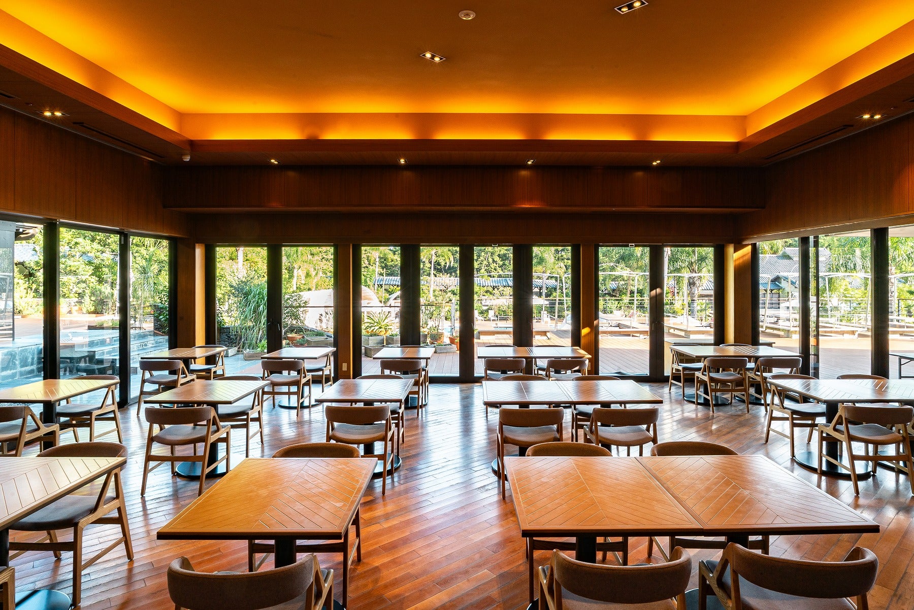 ガーデンビュッフェ「パインテラス」 | 【公式】フェニックス