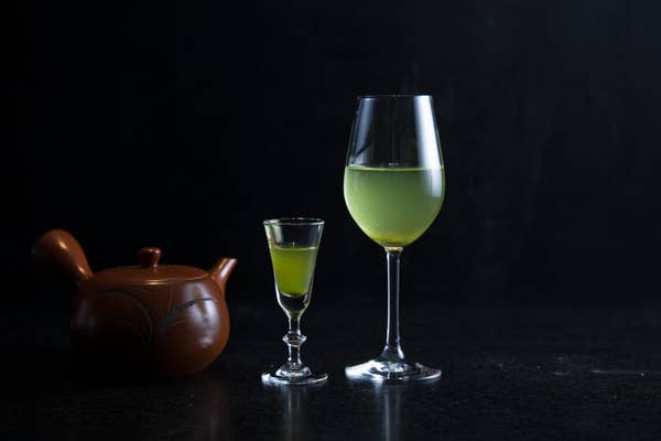 Otsukaen's cold Shiraori tea - down to the last drop