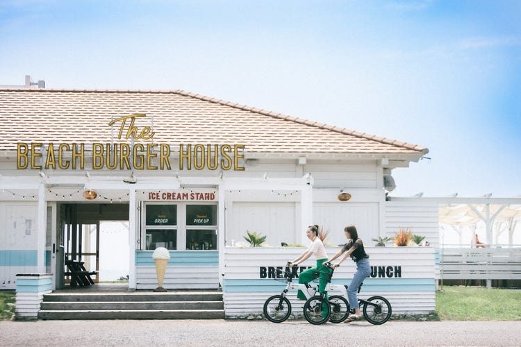 The BEACH BURGER HOUSE