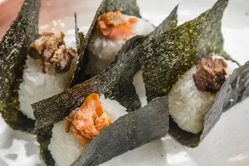 用飯糰品味宮崎