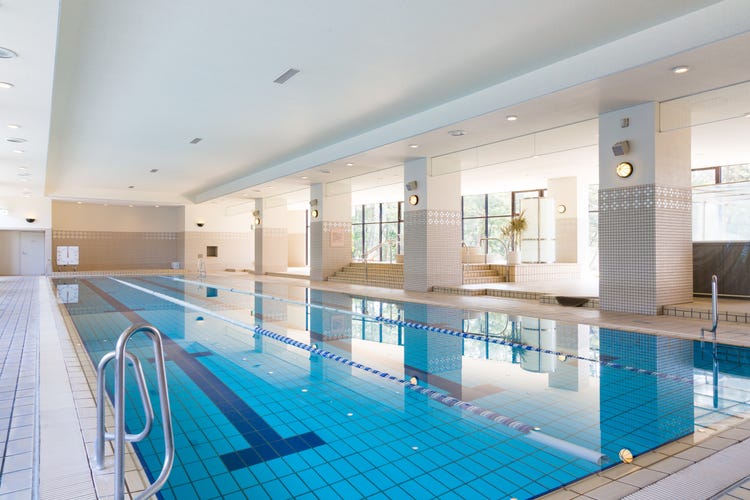Indoor pool (condominium)