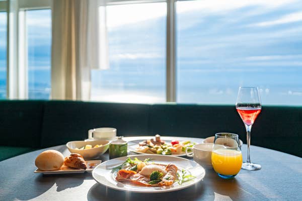 Ristorante ARCO　42階の絶景 × 優雅な朝食